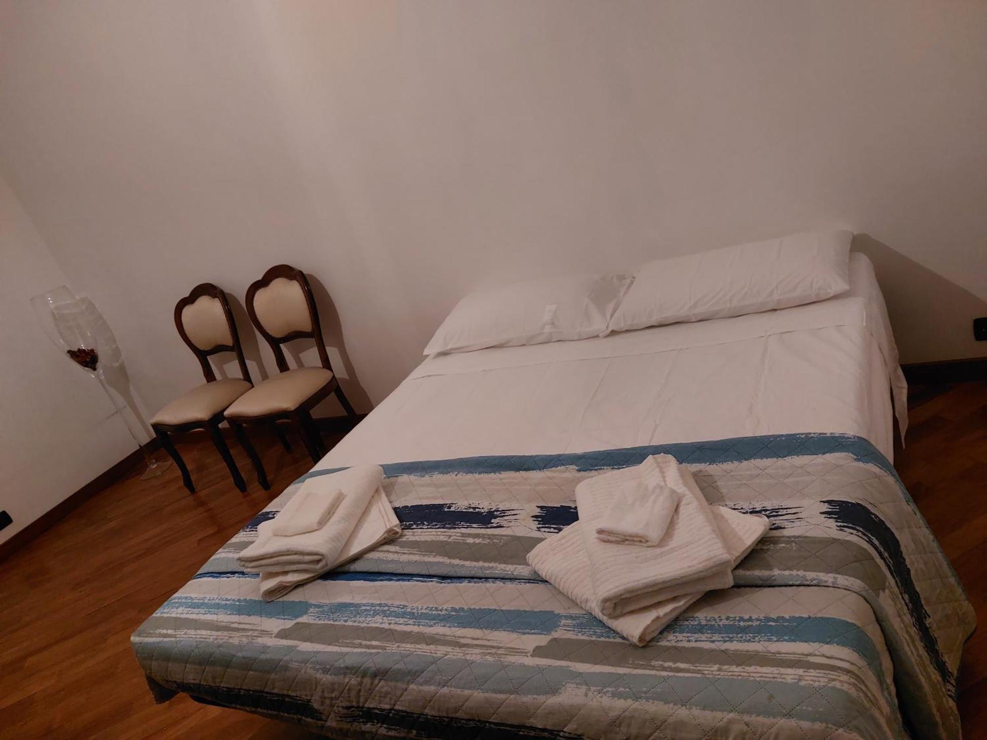 Guest house Stanza Matrimoniale!via Tiburtina 150,scala C, Interno5 Rome